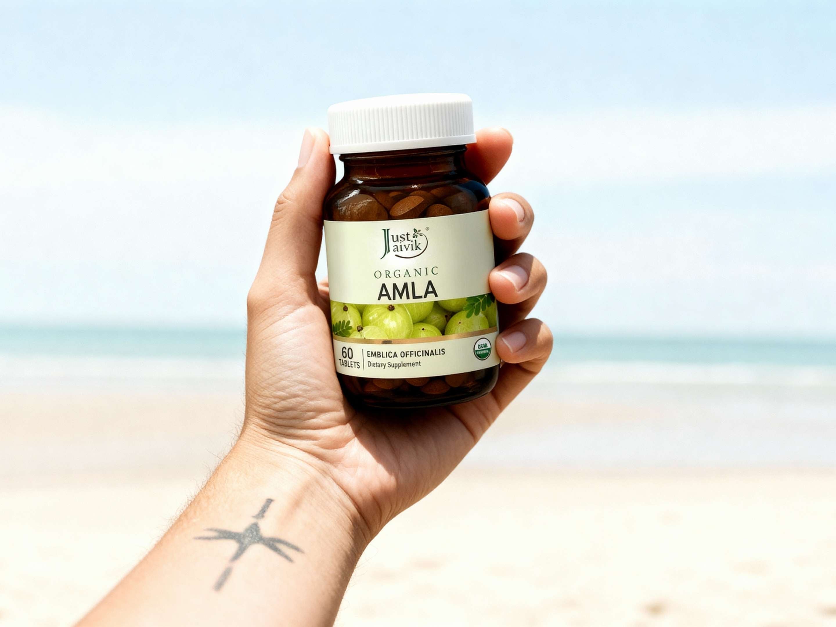 amla tablets in hand